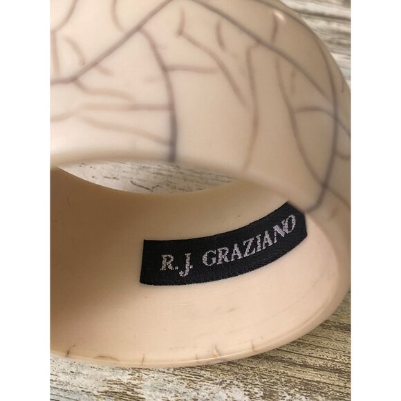 Vintage R.J. Graziano Chunky Resin Bangle Bracelet Ivory Look 1980s Jewelry - Picture 4 of 5